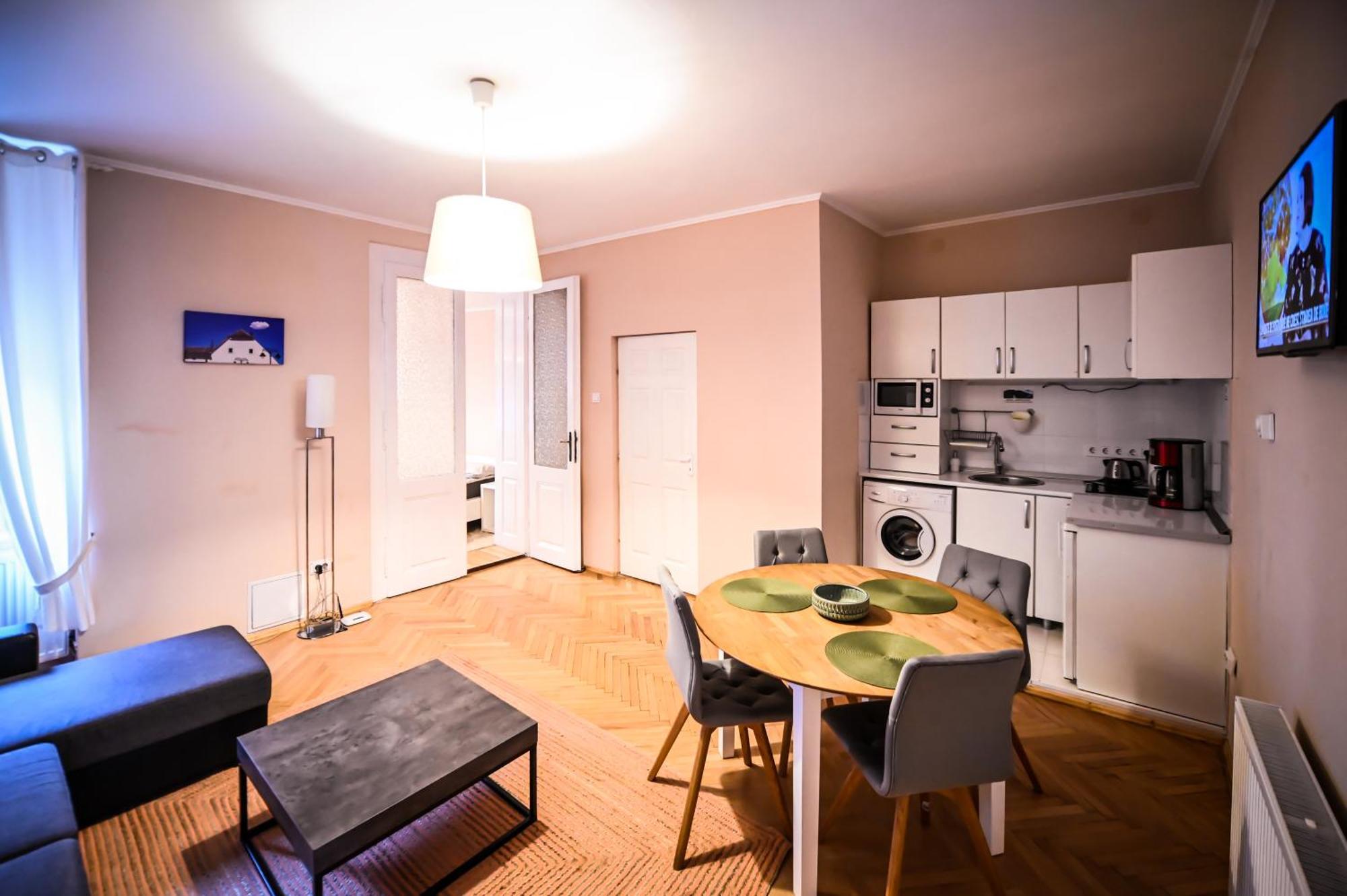 Jules' Sunny, Spacious And Central Apartment ซีบิว ภายนอก รูปภาพ
