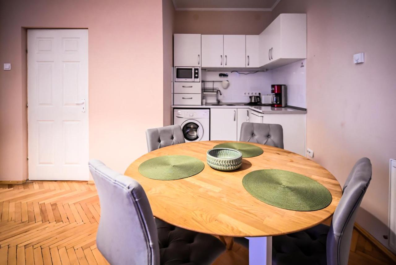 Jules' Sunny, Spacious And Central Apartment ซีบิว ภายนอก รูปภาพ